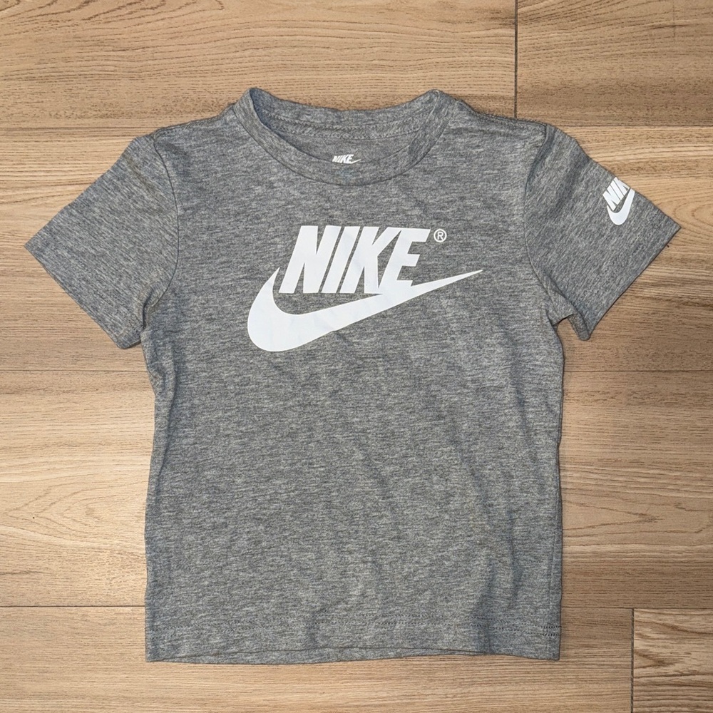 Nike Gray Short Sleeve Tee